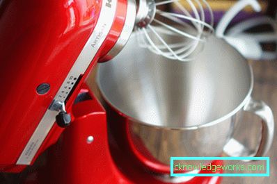 A KitchenAid kézműves keverője A KitchenAid kézműves keverője