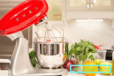 Mi a különbség egy turmixgép és egy keverő között? Mi a különbség egy turmixgép és egy keverő között?