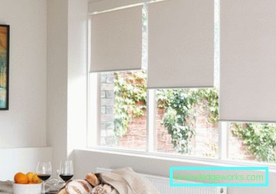 Fehér függöny - merész design ízléssel. Valódi fotók a belső térben
