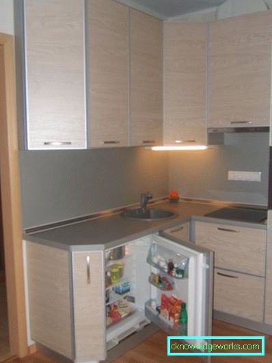 Kis beépített hűtőszekrény Kis beépített hűtőszekrény