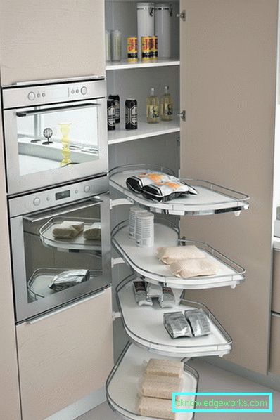Konyhai polcok: jellemzők és előnyök Konyhai polcok: jellemzők és előnyök