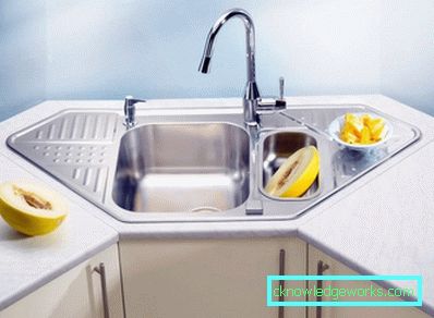 A konyhában mosogató szekrény A konyhában mosogató szekrény
