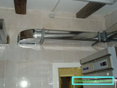 A konyhai motorháztető szellőzőnyílással A konyhai motorháztető szellőzőnyílással